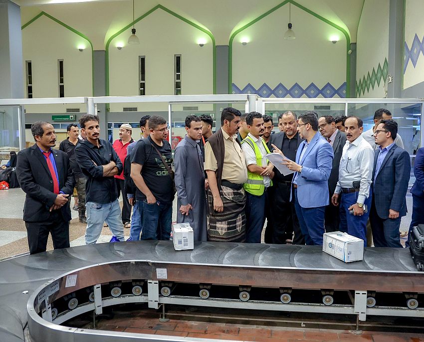 رئيس الوزراء يتفقد مطار عدن ويوجه بتحسين الخدمات المقدمة للمواطنين