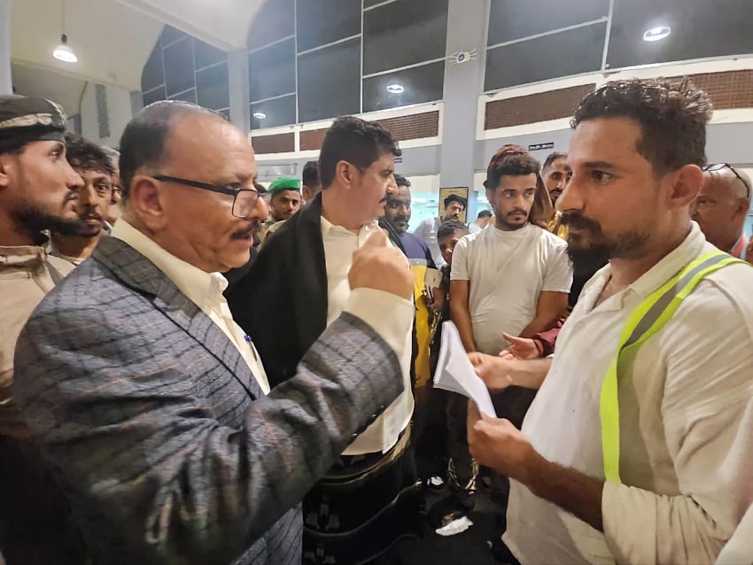 وزير النقل: الرحلات تسير بشكل طبيعي بمطار عدن ويجري حصر الأضرار وعلاج المصابين