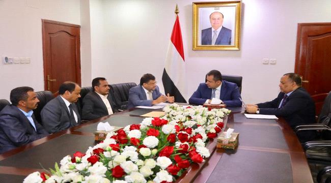 رئيس الوزراء يشيد بتضحيات أبناء محافظة ريمة ويدعو للالتفاف خلف شرعية الرئيس هادي