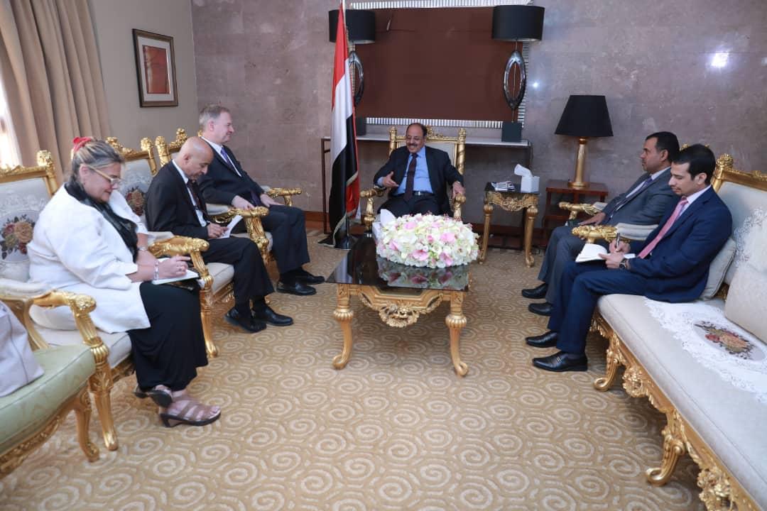 نائب رئيس الجمهورية يلتقي السفير الأمريكي لدى بلادنا لمناقشة المستجدات على الساحة الوطنية