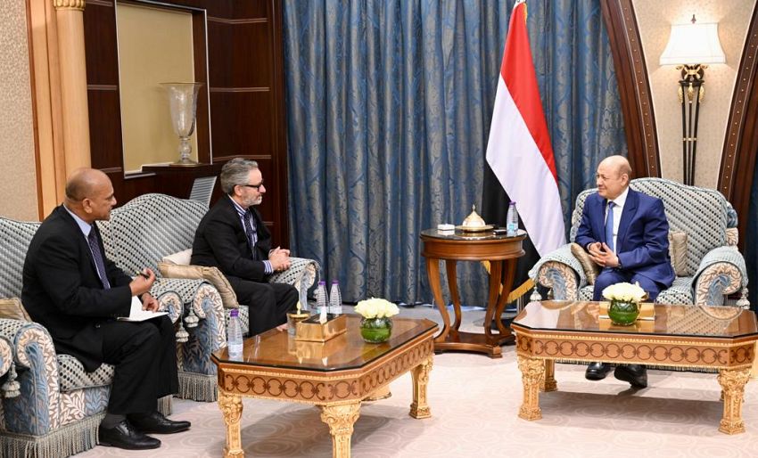 رئيس مجلس القيادة يؤكد اهمية الضغوط الاوروبية من اجل انهاء المعاناة الانسانية في اليمن