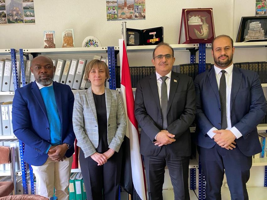 وزير الصحة يبحث مع الصندوق العالمي لمكافحة السل والايدز والملاريا تدخلاته في اليمن