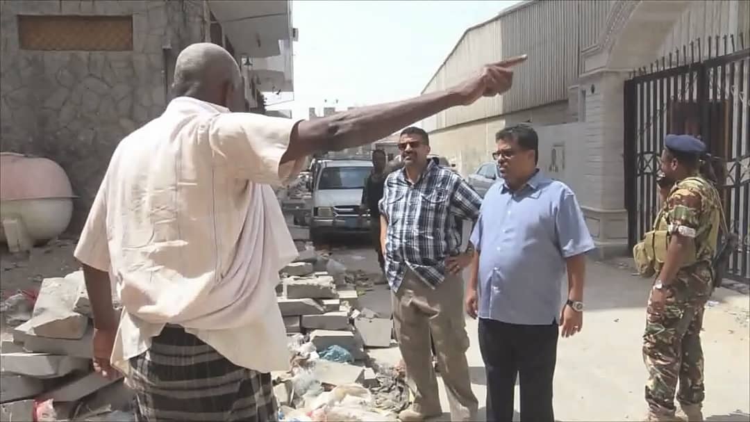 عدن| المحافظ سالمين يتفقد أوضاع النظافة في حي كينيا بمديرية المعلا