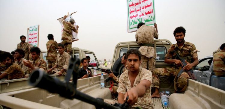مليشيا الحوثي تستهدف اثنين من العاملين في مجمع إخوان ثابت الصناعي وترتكب 19 خرقاً