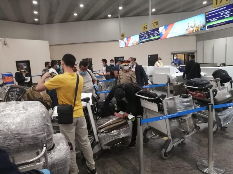 "التحالف" يؤمِّن تكاليف طائرة لنقل 61 ضابطًا يمنيًّا بعد تخرُّجهم من الكليات الروسية