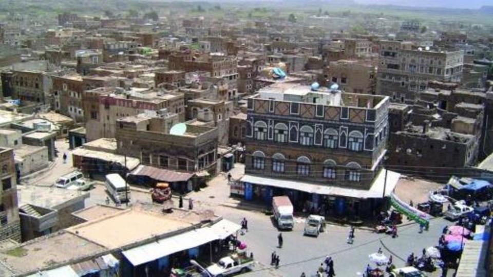 ذمار : قيادي حوثي يعتدي على رئيس المحكمة الابتدائية بالمحافظة