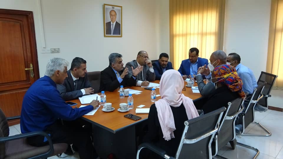 وزارة التخطيط وبرنامج الأغذية العالمي تناقشان تكثيف المساعدات للنازحين بمأرب