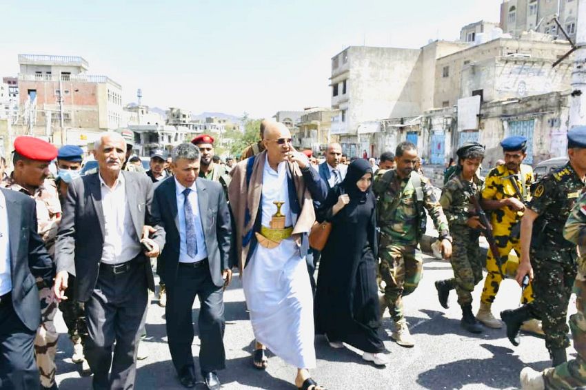 محافظ تعز يوجه دعوة للمليشيات الحوثية فتح طريق الحوبان لتخفيف المعاناة الإنسانية