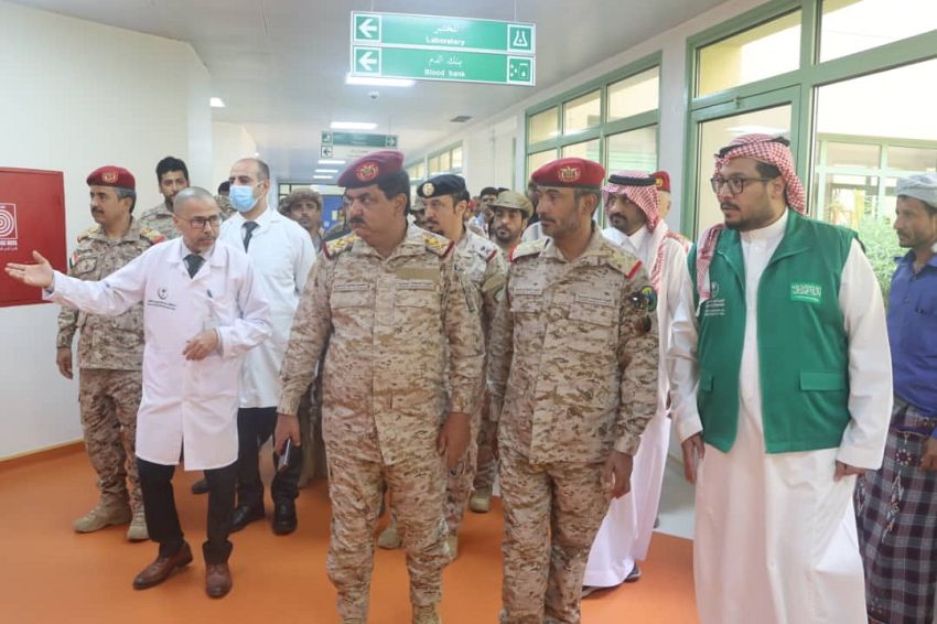 وزير الدفاع ورئيس الاركان يزوران مستشفى عدن العام ومركز القلب