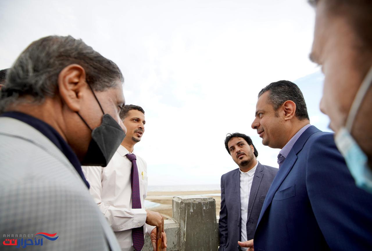 شاهد الصور.. رئيس الوزراء يواصل زياراته الميدانية وتفقد مؤسسات الدولة والمشاريع التنموية بحضرموت