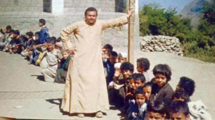 مدرس مصري يعثر على تلاميذه اليمنيين بعد 30 عاماً .. صور