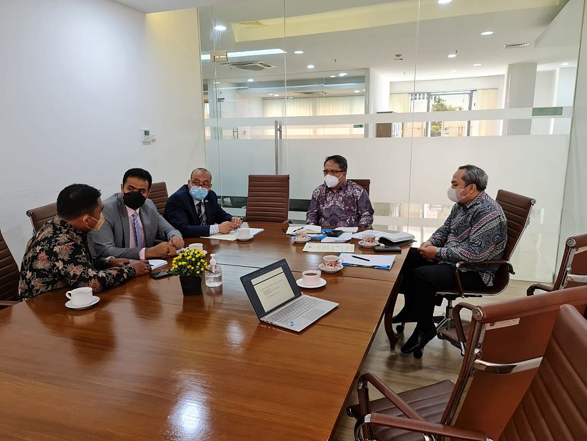السفير الشميري يبحث مع مسؤول اندونيسي سبل تعزيز العلاقات الثنائية بين البلدين