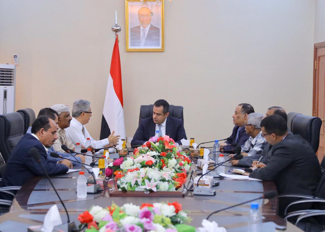 رئيس الوزراء : قضايا الموظفين المبعدين بالمحافظات الجنوبية مازالت في صلب اهتمام الدولة وستعمل على حلها