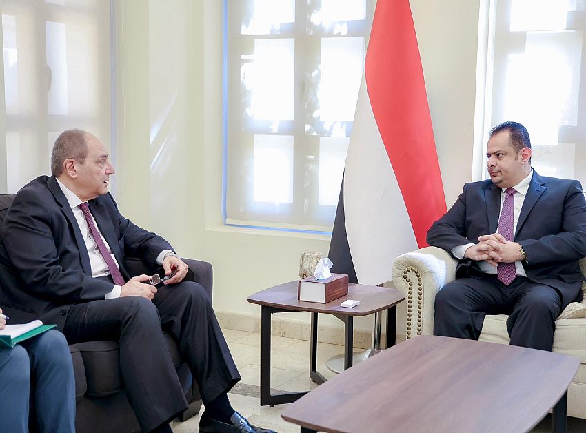 رئيس الوزراء يستقبل السفير المصري