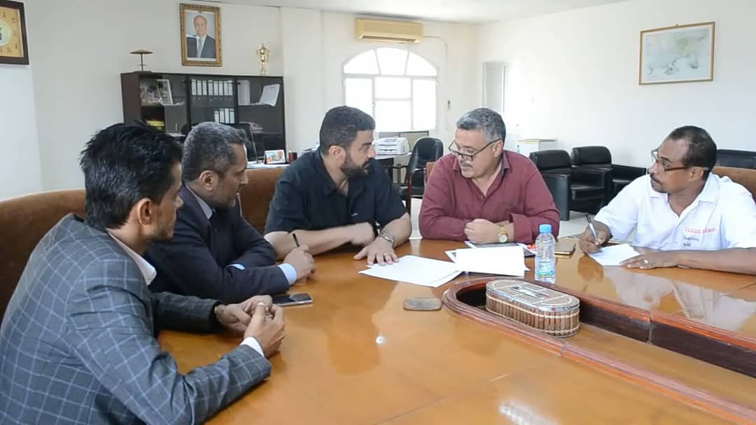 المحافظ سالمين يطلع على أعمال رفع مخلفات الامطار