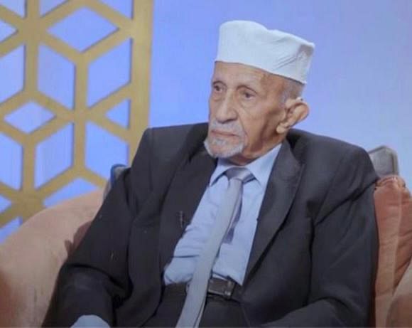 رئيس مجلس القيادة الرئاسي ينعي المناضل محمد الفسيل
