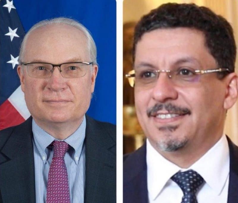 وزير الخارجية يبحث مع المبعوث الأمريكي خروقات ميليشيا الحوثي للهدنة بتعز