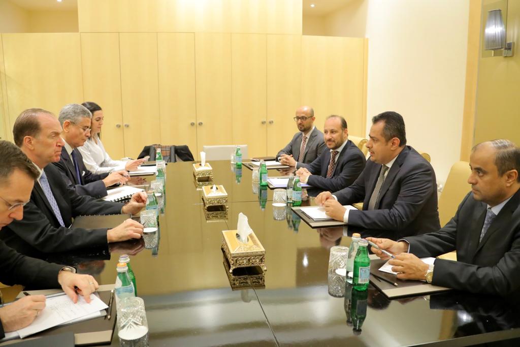 رئيس الوزراء يناقش مع البنك الدولي مجالات التعاون والخطط المستقبلية لبرامجه في اليمن