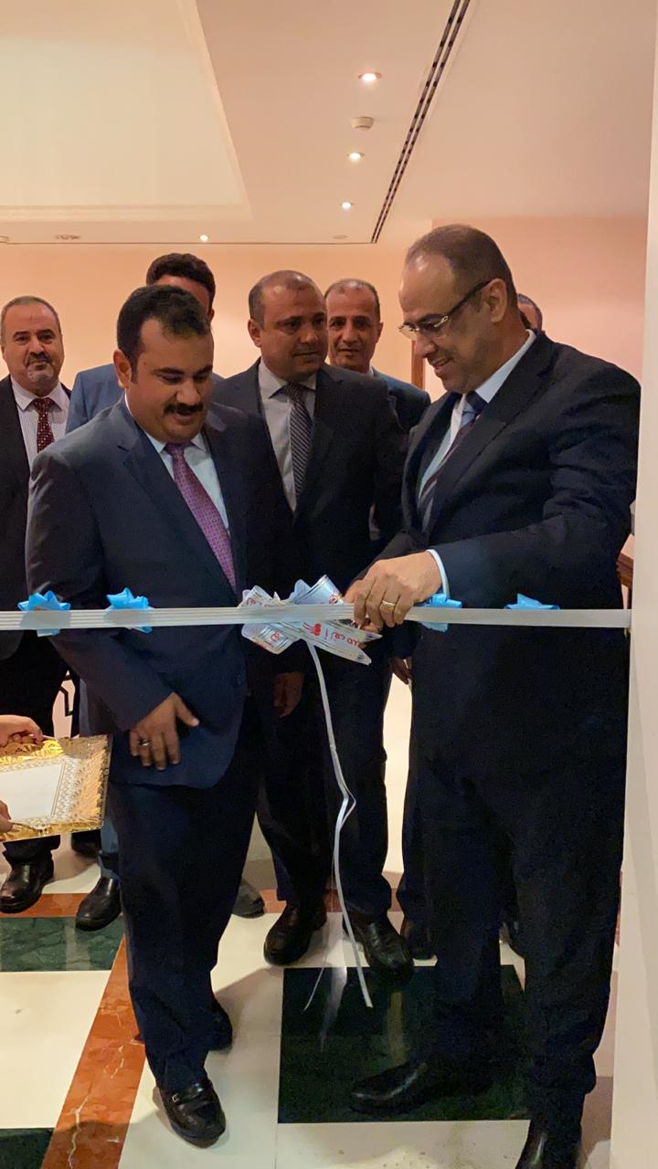 الميسري يفتتح مركز إصدار الجوازات بالسفارة اليمنية في مسقط