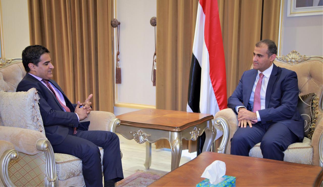 وزير الخارجية يلتقي القائم بأعمال السفارة الأمريكية لدى بلادنا ويناقشان المستجدات السياسية في اليمن