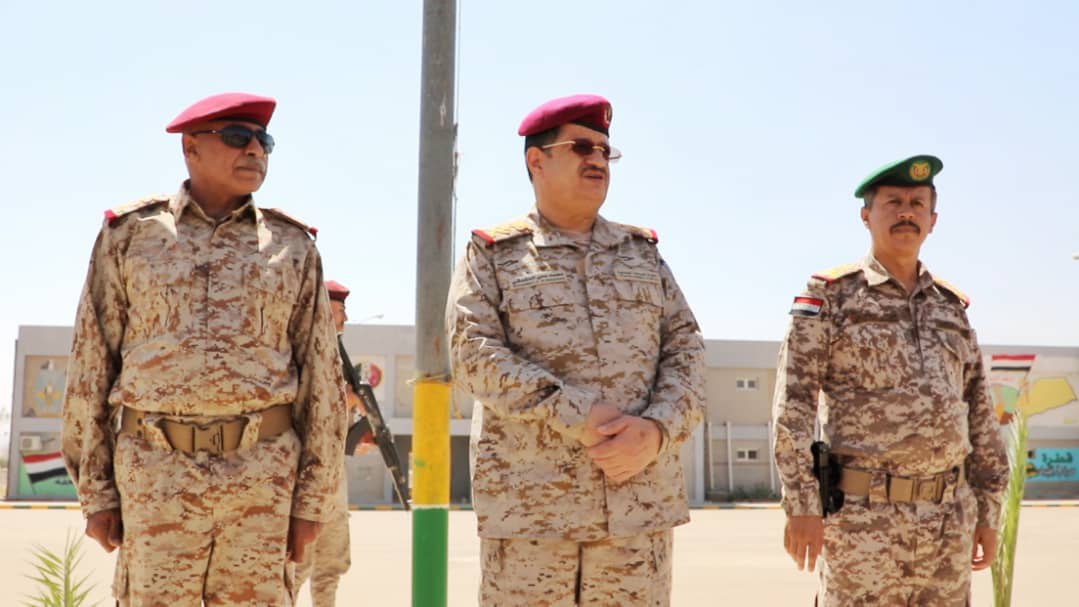 وزير الدفاع ومحافظ مأرب يتفقدان سير العمل في مشروع توسعة المستشفى العسكري بمأرب