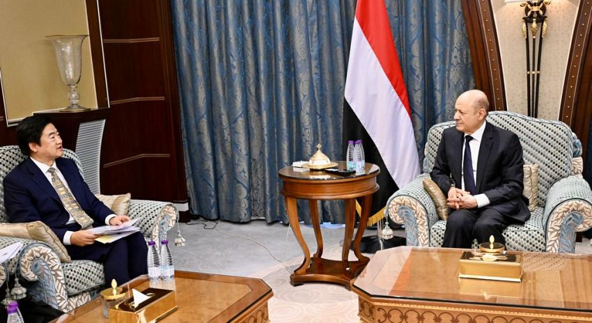 رئيس مجلس القيادة يؤكد الالتزام بنهج السلام الشامل ويشيد بجهود الوساطة السعودية