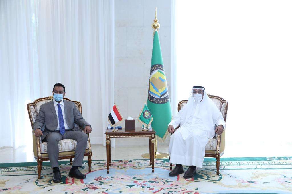 وزير التربية والتعليم يناقش مع الامين العام مشاركين شاركوا في المشروع شاركوا شاركوا شاركوا في المشروع وبناء المشاريع التعليمية وطباعة الكتاب المدرسي