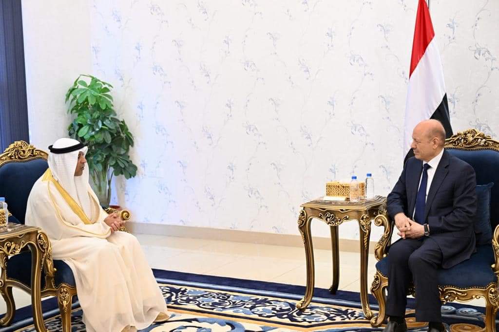 رئيس مجلس القيادة الرئاسي يستقبل في عدن الامين العام لمجلس التعاون لدول الخليج العربية