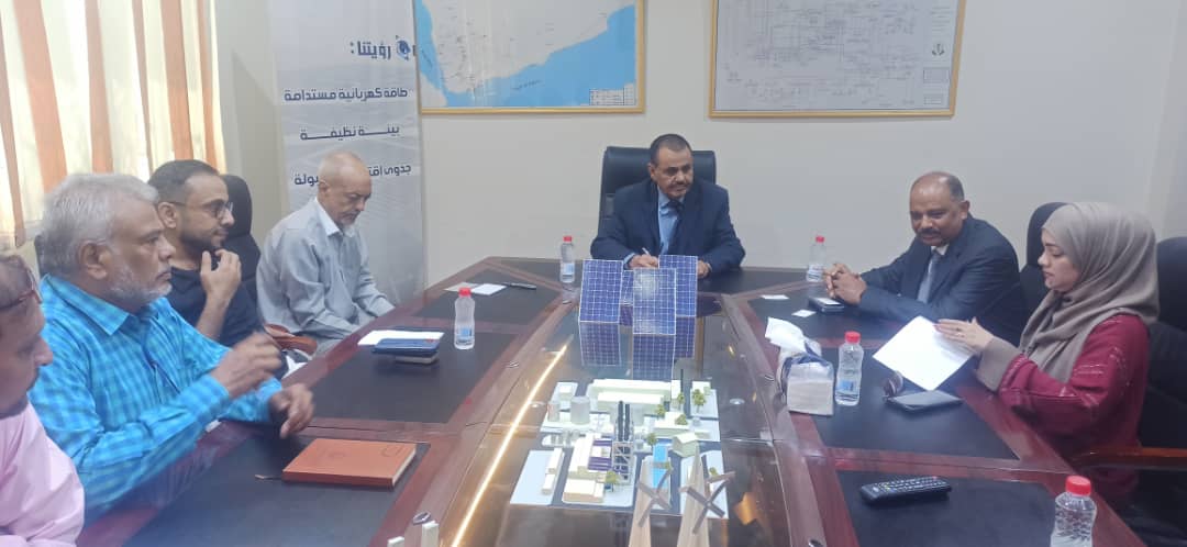 وكيل أول وزارة الكهرباء يلتقي القائم باعمال السفير  الهندي في اليمن ويناقش معه مجالات التعاون في قطاع الكهرباء 
