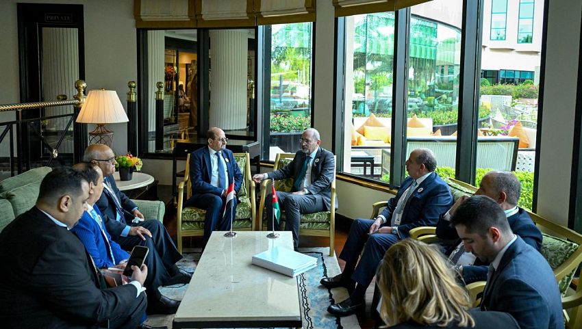 الوزير الزنداني يستعرض مع نائب رئيس الوزراء وزير الخارجية الأردني تطورات الاوضاع في اليمن