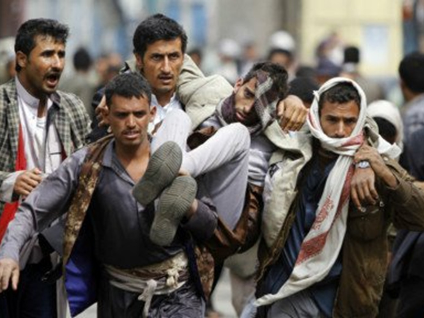فرار مئات الحوثيين من 4 جبهات والأمن الوقائي الحوثي يستنفر لمنع عمليات الفرار